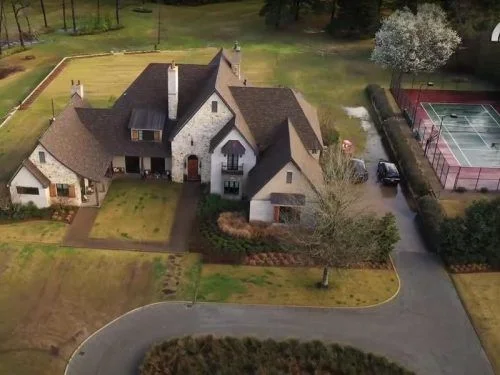 Si Robertson's House: A Glimpse into the Duck Dynasty Star's Unique Abode